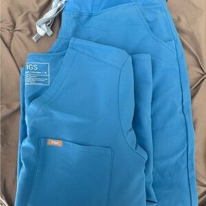 Figs Cecil blue scrub set